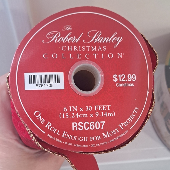 Bundle Of 6 Traditional Christmas Wired Ribbon. - Picture 3 of 13